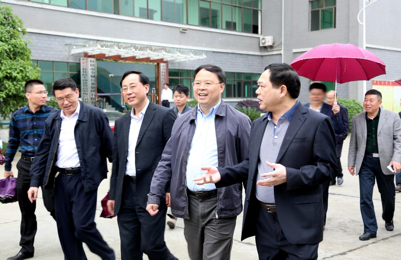 2015年4月，省委常委副省長(zhǎng)張劍飛蒞臨公司視察.JPG
