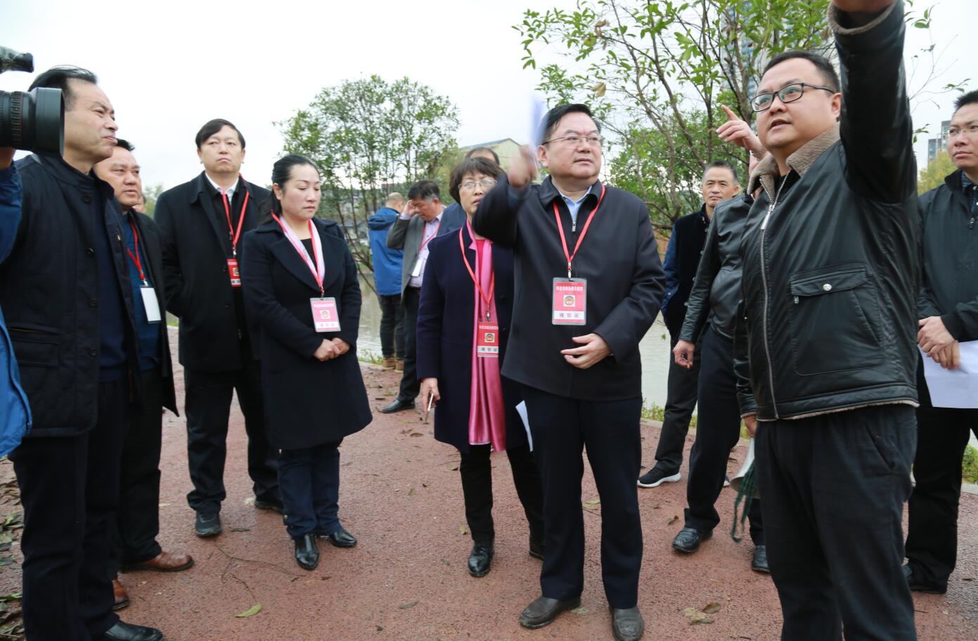 2018年11月，市政協(xié)主席李軍察看污水處理管網(wǎng).JPG